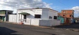 Casa en calle Arismendi con callejón Miranda. Anaco. Ref: 1613