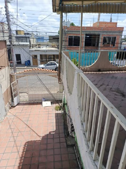 ¡VENDIDA! Casa de dos Plantas, en calle Sucre diagonal a Pizza Top. Anaco. Ref: 1459 - Imagen 2